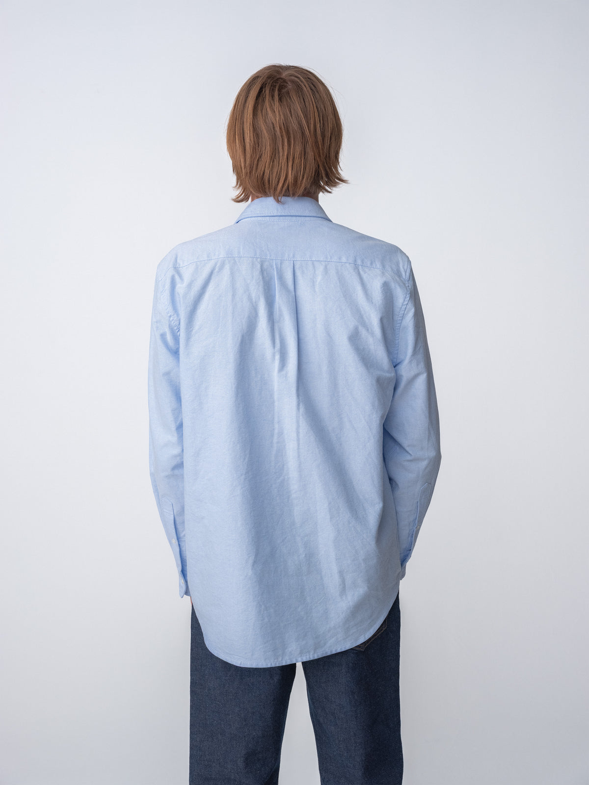 Guy wearing Hanover Essential Oxford Shirt in Blue on model back view