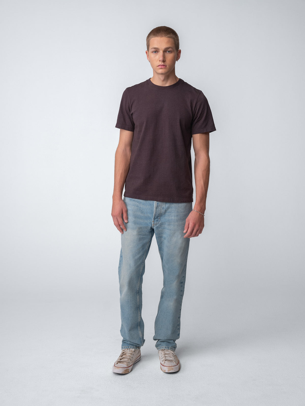 Model guy wearing Staple T-Shirt in cacao full body view
